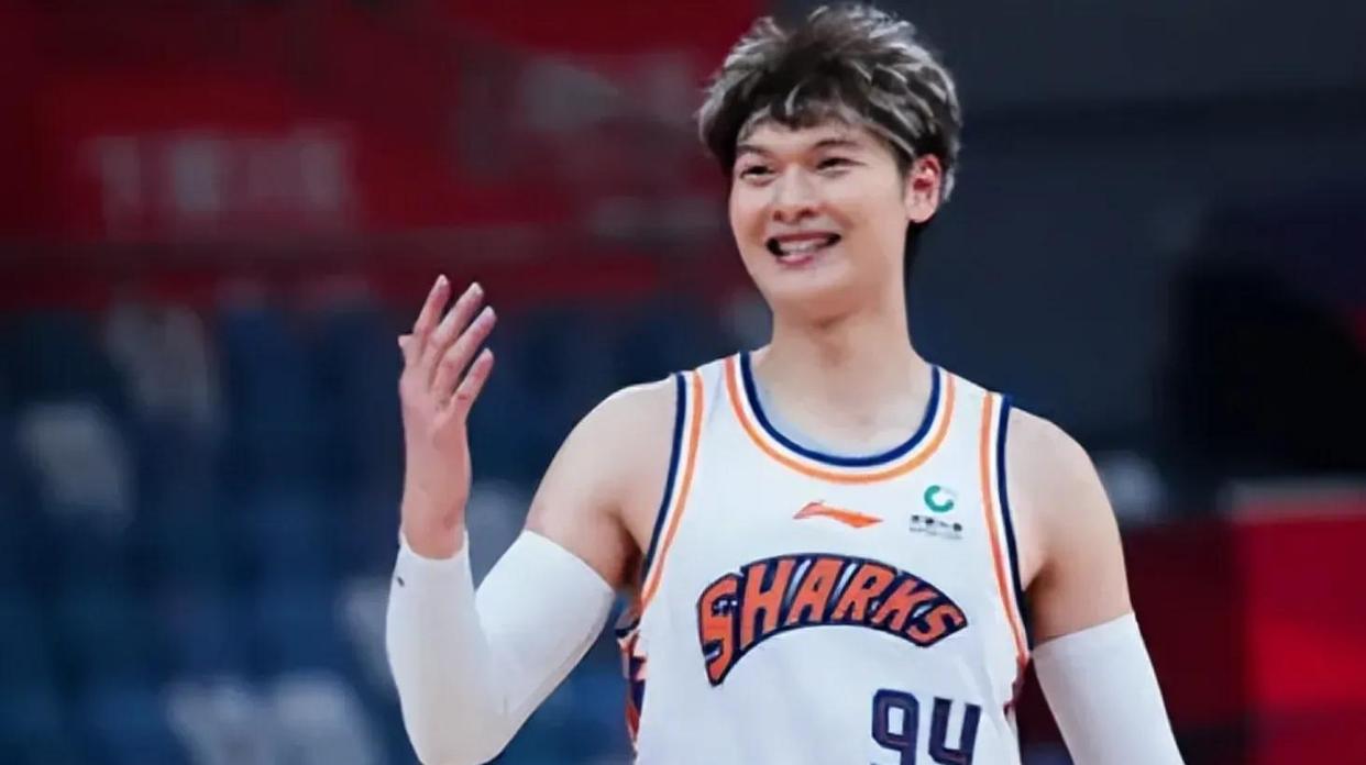 里程碑夜!马赛官宣签约;CBA常规赛今晚刷纪录;话题不断;心理建设被强调的简单介绍 里程碑夜!马赛官宣签约;CBA常规赛今晚刷纪录;话题不断;心理建设被强调的简单介绍