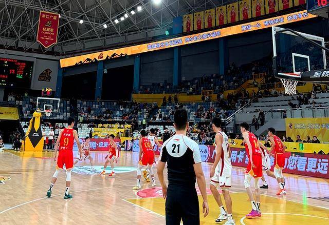 爱游戏体育-包含赛地聚焦——CBA季后赛关键时刻热度飙升，费城76人单刀错失，更衣室稳定，训练强度明显提升的词条