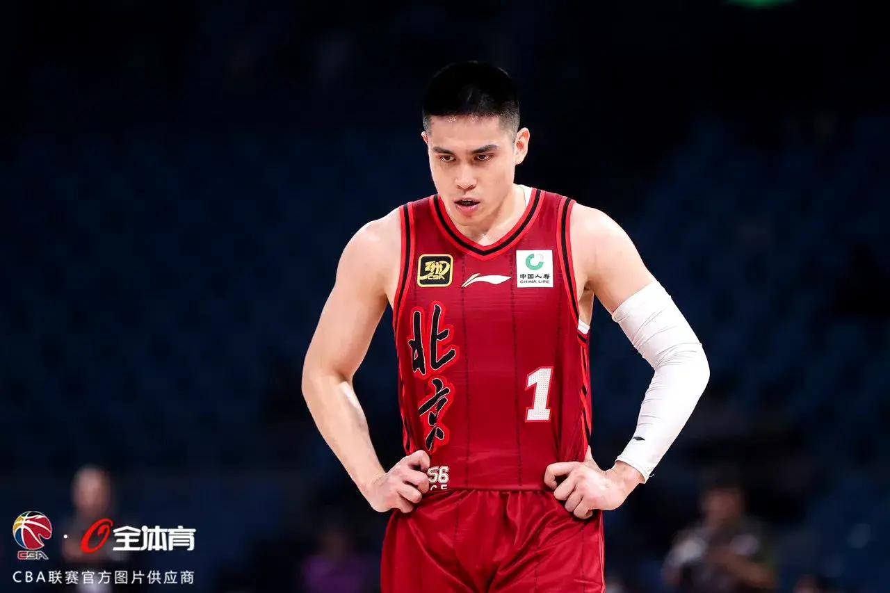 北京首钢发布备战花絮，今夜复出首秀，CBA季后赛任务艰巨，团队化学反应显著的简单介绍